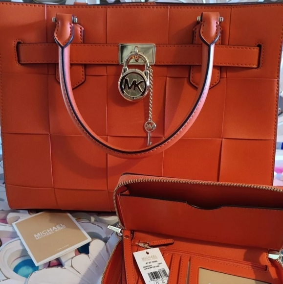 NEW! MICHAEL KORS MEDIUM HAMILTON SATCHEL W/ZIP AROUND WALLET/WRISTLET - Picture 2 of 6